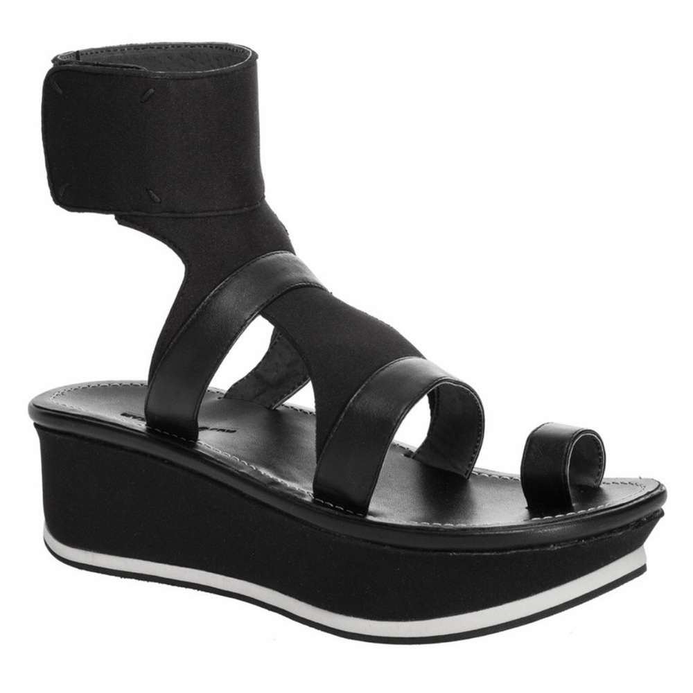 Max Studio Platform Sandal 🖤